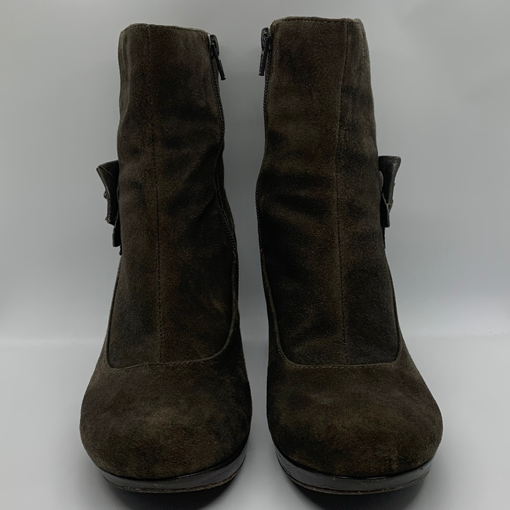 Naya | size 7.5 | brown suede heeled boots